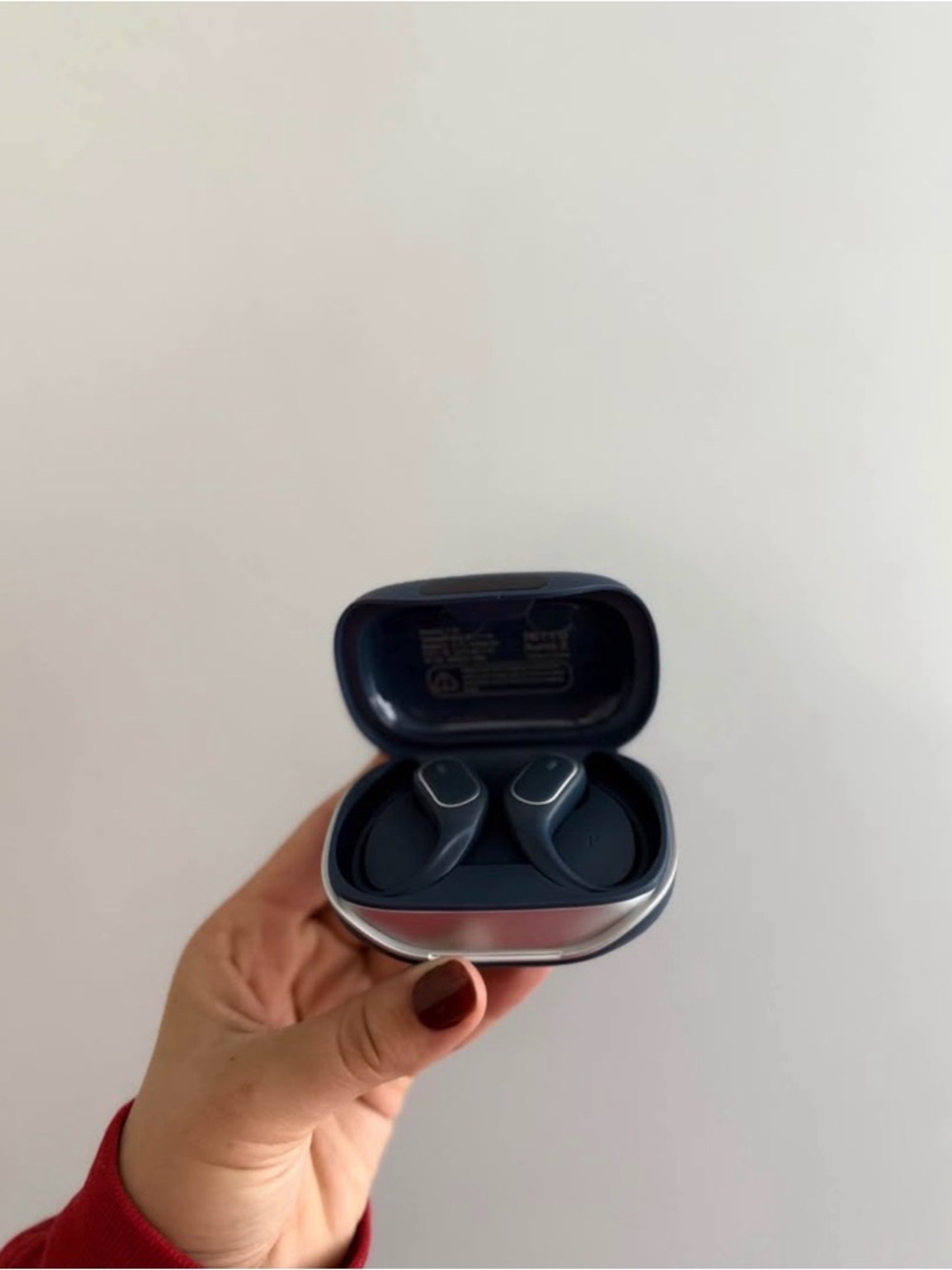 Wireless True Earbuds in Navy Blue